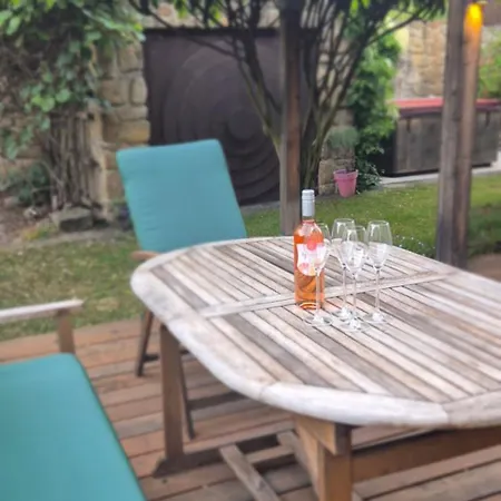 빌라 Luxury Garden Retreat With Hot Tub And Pinball *