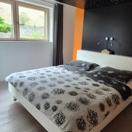 Luxury Garden Retreat With Hot Tub And Pinball Prága