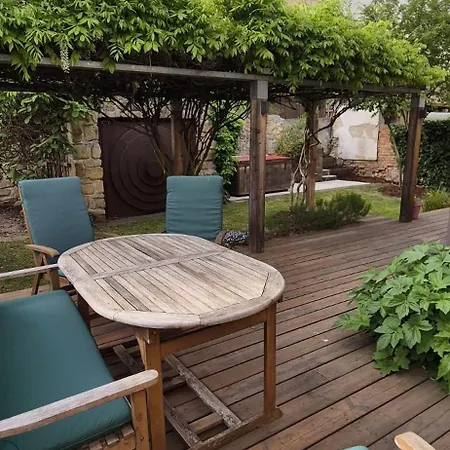 Luxury Garden Retreat With Hot Tub And Pinball *